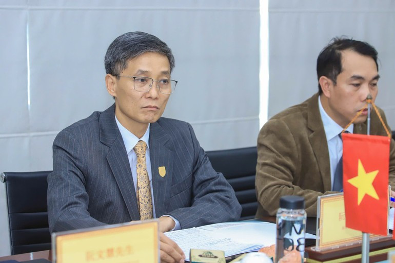 Selon Nguyen Khanh Ngoc, président de l’Association des juristes du Vietnam, l’association joue un rôle important dans la promotion et la protection des droits de l’homme et des droits des citoyens, contribuant activement à la construction et au perfectionnement de l’État de droit socialiste. Photo: hoiluatgiavn.org.vn Selon Nguyen Khanh Ngoc, président de l’Association des juristes du Vietnam, l’association joue un rôle important dans la promotion et la protection des droits de l’homme et des droits des citoyens, contribuant activement à la construction et au perfectionnement de l’État de droit socialiste. Photo: hoiluatgiavn.org.vn