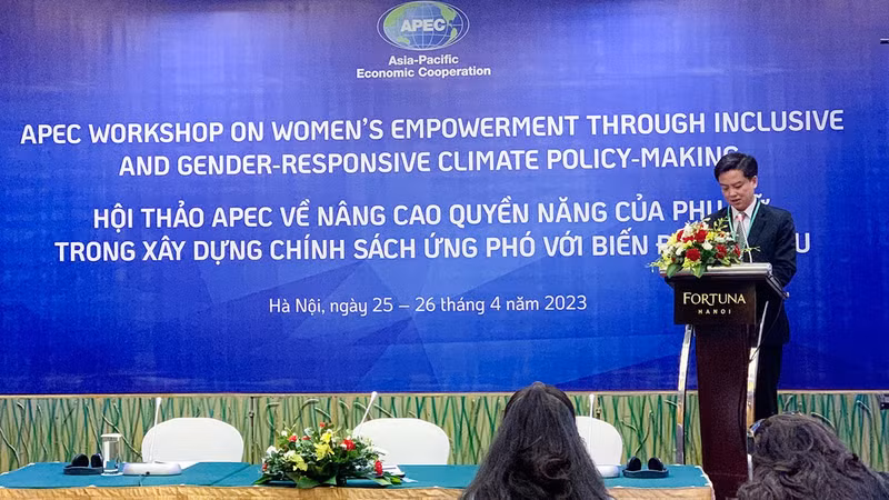 Le Khanh Luong, chef du Département de l'égalité des sexes relevant du ministère du Travail, des Invalides et des Affaires sociales, prend la parole. Photo : baoquocte