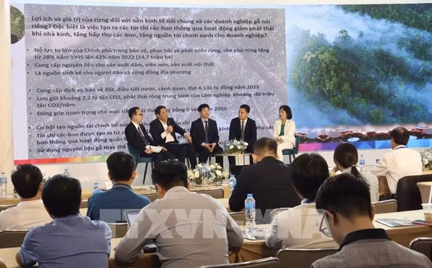 Lors du diqlogue. Photo . VNA