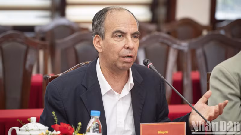 L'ambassadeur cubain au Vietnam, Rogelio Polanco Fuentes, prend la parole. Photo : nhandan.vn