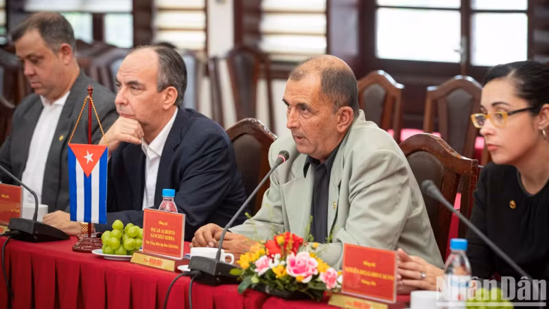 Renforcer l’innovation, promouvoir la coopération entre le journal Nhân Dân et le journal Granma ảnh 3