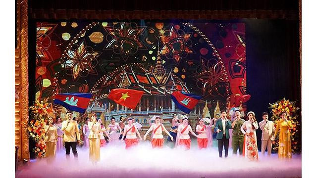 La cérémonie de célébration du 55e anniversaire de l'établissement des relations diplomatiques entre le Vietnam et le Cambodge. Photo : NDEL.
