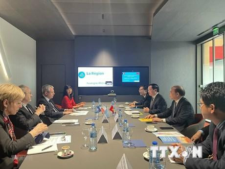 Session de travail entre des dirigeants de Thai Binh et de la région Auvergne - Rhône - Alpes. Photo: VNA