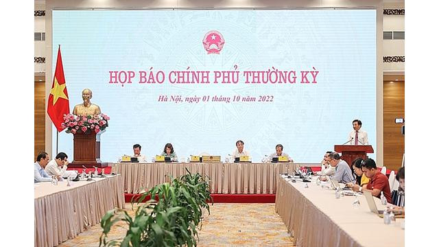 Le ministre, président du bureau du gouvernement, Trân Van Son, prend la parole lors de la conférence de presse. Photo: haiquanonline.com.vn