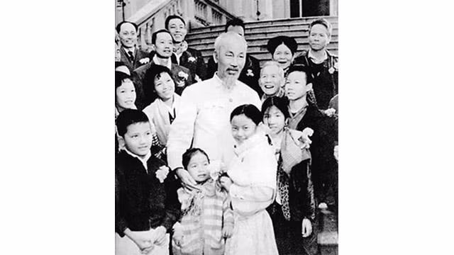 L'Oncle Hô et les Viêt kiêu thaïlandais. Photo d'archives: baoquocte.vn