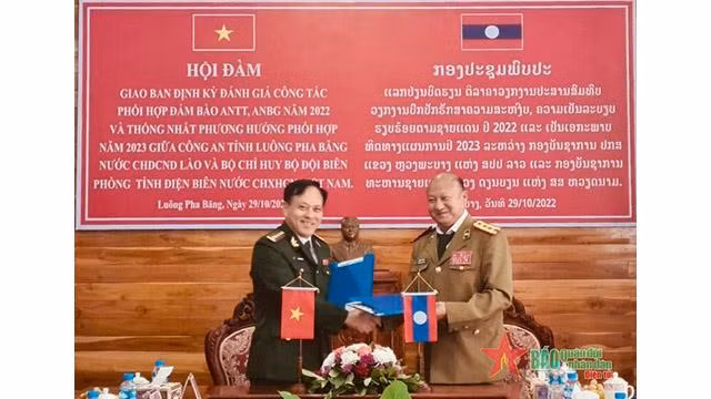 Signature de mémorandum de coopération lors de la conférence. Photo : quandoinhandan.vn