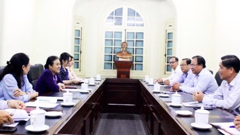 Une vue générale de la séance de travail. Photo: thoidai.com.vn