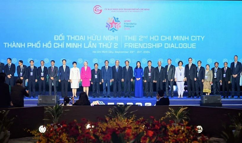Les participants au 2e Dialogue d'amitié de Hô Chi Minh-Ville 2024 tenu le 24 septembre. Photo : VNA.