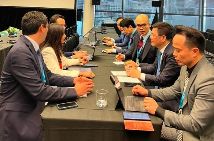 Lors de la rencontre entre le ministre vietnamien de l’Industrie et du Commerce, Nguyên Hông Diên, et Claudia Sanhueza, vice-ministre chargée des relations économiques internationales, relevant du ministère chilien des Affaires étrangères. Photo: congthuong