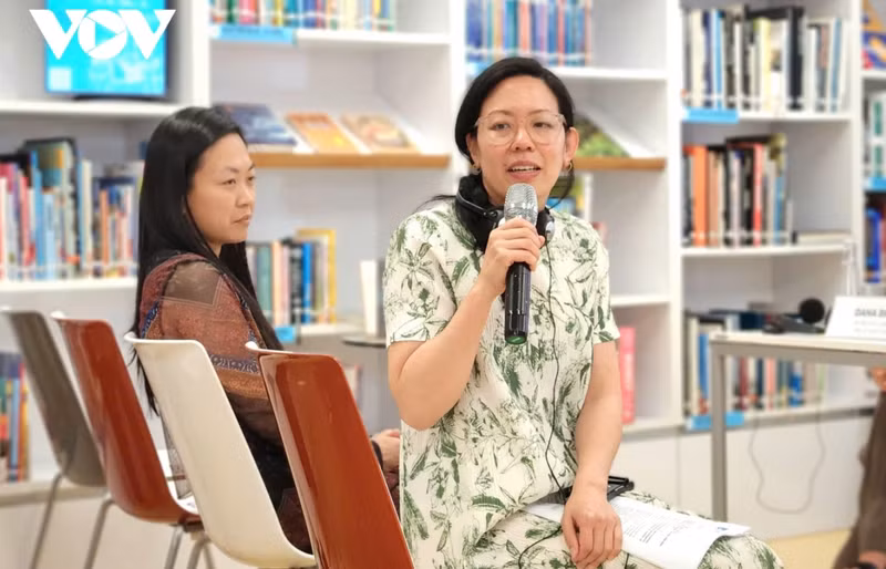 L'écrivain Khue Pham. Photo: VOV