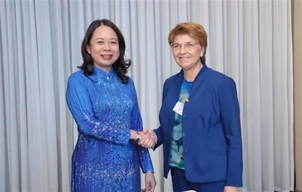 La Vice-Présidente vietnamienne Vo Thi Anh Xuân (à gauche) et la Présidente suisse Viola Amherd. Photo : VNA.