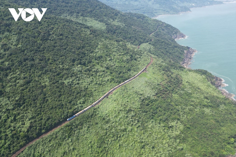 Le train touristique reliant Huê à Da Nang sera mis en service à la fin du mois de mars. Photo: VOV