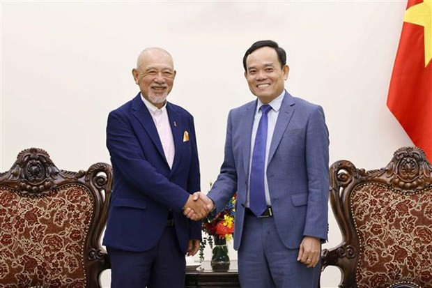 Le Vice-Premier ministre Trân Luu Quang (à droite) et Yohei Sasakawa, président de la Nippon Foundation et président d’honneur de la Sasakawa Peace Foundation. Photo : VNA.
