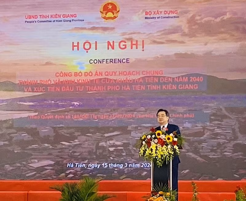Le ministre de la Construction, Nguyen Thanh Nghi, prend la parole. Photo: dautu