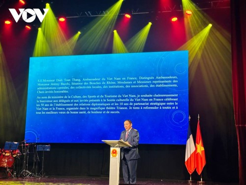 Le ministre de la Culture et du Tourisme du Vietnam, Nguyên Van Hùng, prnd la parole lors de l'événement. Photo : VOV.