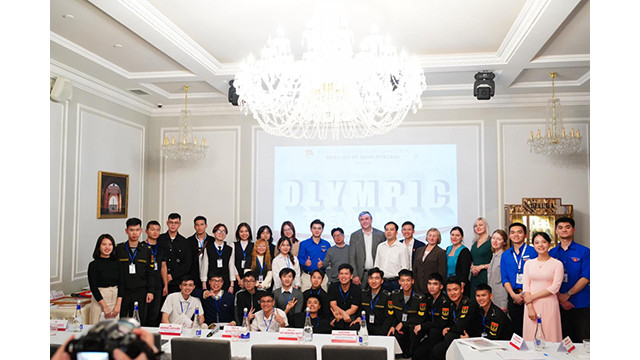 Les équipes participant au concours olympique de la langue russe 2023 à Saint-Pétersbourg. Photo : Union de la jeunesse à Saint-Pétersbourg