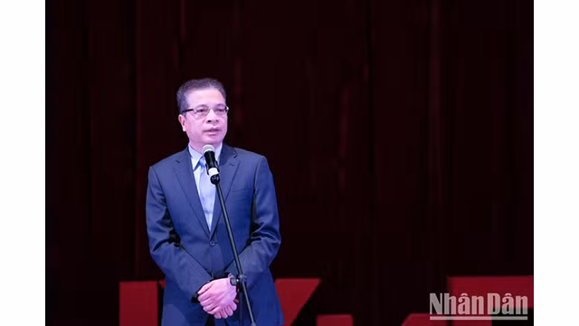 L'ambassadeur du Vietnam auprès de la Fédération de Russie, Dang Minh Khôi, s'exprime lors de l'événement. Photo : NDEL.