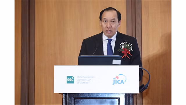 Le vice-président de la Commission des Valeurs mobilières de l’État (SSC), Pham Hông Son, a déclaré que suite aux succès obtenus, le Vietnam a actuellement commencé à entrer dans une nouvelle phase de développement du marché boursier. Photo : NDEL.