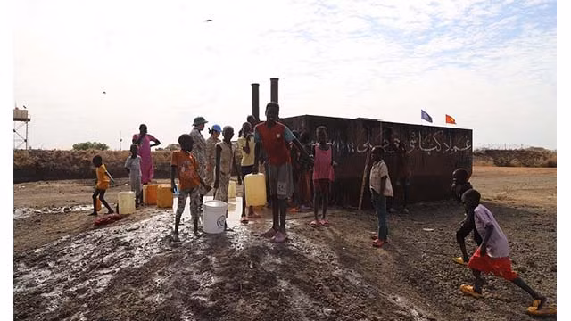 Les habitants d’Abyei sont très heureux d’avoir de l’eau potable. Photo : baoquocte.vn 