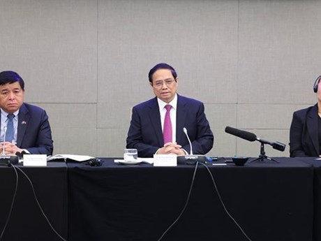 Le Premier ministre Pham Minh Chinh (au centre) prend la parole lors du séminaire à Wellington, le 11 mars. Photo : VNA.