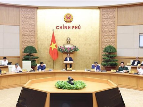 Le Premier ministre Pham Minh Chinh a présidé la réunion thématique de mars 2024 du gouvernement sur la préparation de lois. Photo : VNA.