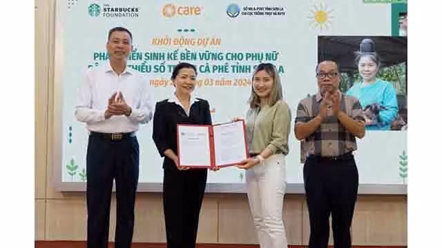 Le projet SURE vise à améliorer les capacités et à accroître les ressources pour aider les communautés locales, notamment les femmes de minorités ethniques à Son La. Photo : thoidai.com.vn