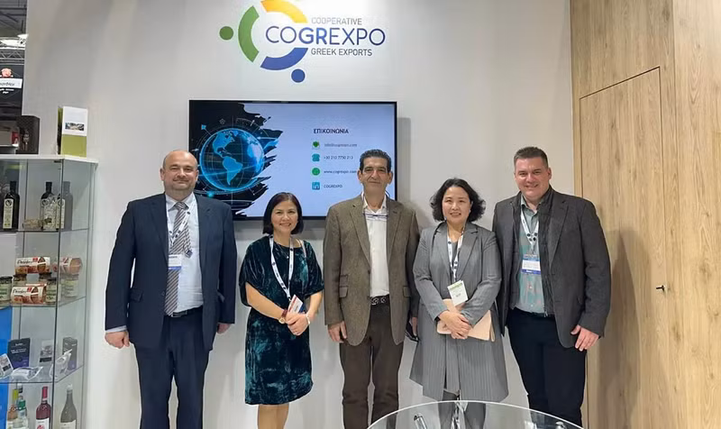 L’ambassadrice vietnamienne en Grèce, Pham Thi Thu Huong, reçoit Moschos Korasidis, directeur général de l'Association nationale des coopératives agricoles de Grèce (ETHEAS). Photo : baoquocte