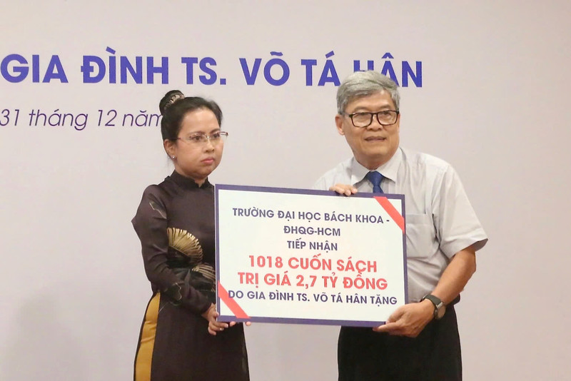 La famille du docteur Vo Ta Hân fait don de plus d’un million de livres scientifiques et techniques en provenance de l’étranger aux bibliothèques des universités et collèges au Vietnam.