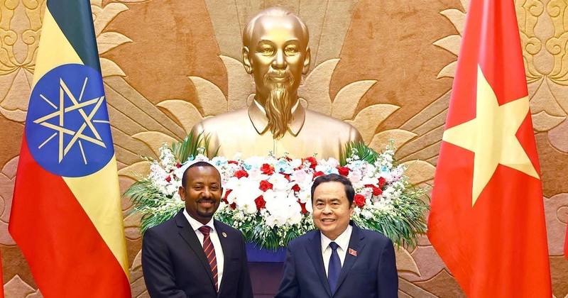 Le président de l'AN Tran Thanh Mân reçoit le Premier ministre éthiopien Abiy Ahmed Ali. Photo : VNA. 