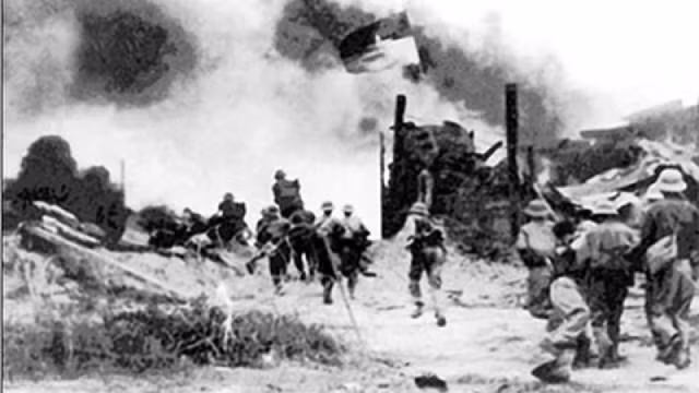 Les soldats de la 320A (3e Corps d’armée) ont pris d’assaut la base de Dông Dù le 29 avril 1975. Photo d'archives : VNA.