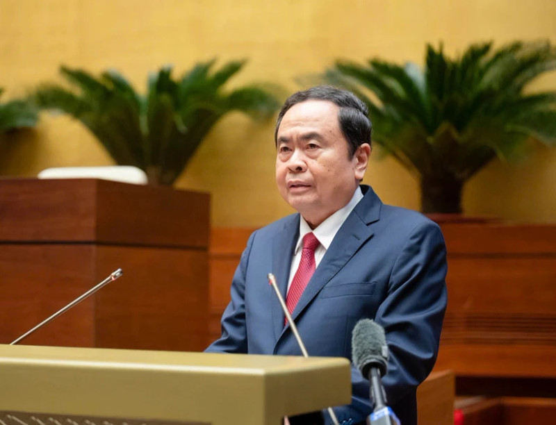 Le président de l’Assemblée nationale (AN), Tran Thanh Man, présente son rapport thématique lors de la conférence. Photo : VNA.