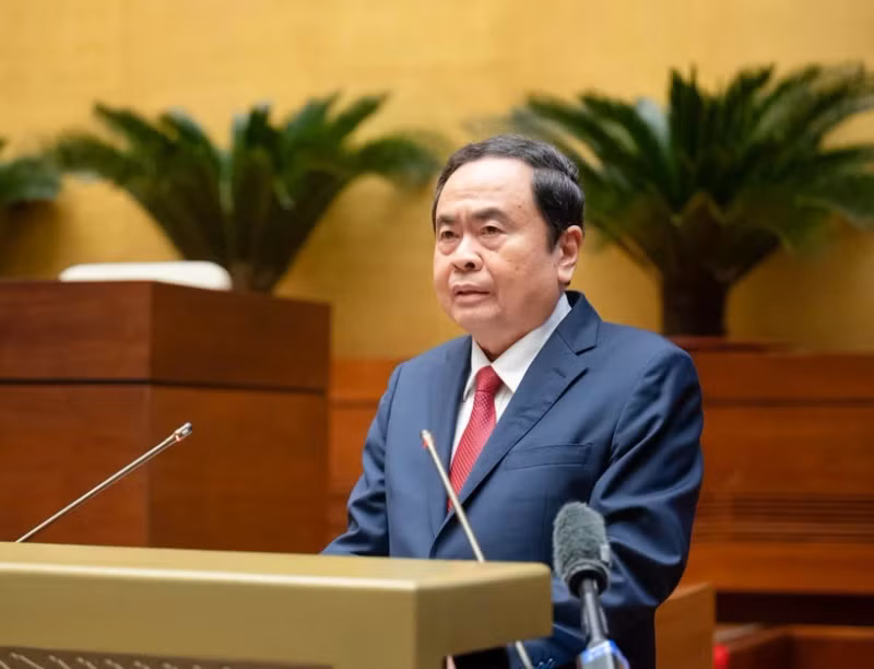 Le président de l’Assemblée nationale (AN), Tran Thanh Man, présente son rapport thématique lors de la conférence. Photo : VNA.