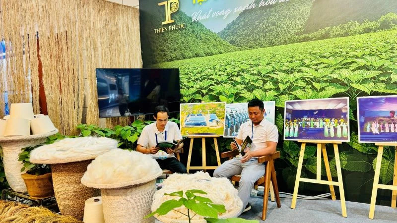  Le modèle de production verte et respectueuse de l’environnement du Vietnam exposé dans le cadre du Sommet P4G 2025. Photo : nhandan.vn