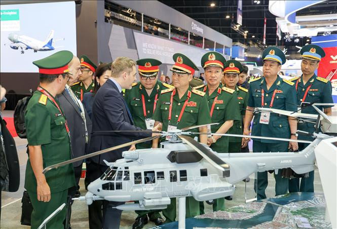 La délégation vietnamienne au Salon aéronautique de Singapour. Photo: VNA