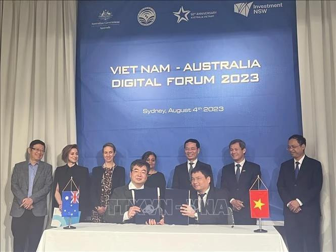 L'UTS signe un protocole d'accord avec l'Institut vietnamien des postes et télécommunications en août 2023. Photo d'archives : VNA. 