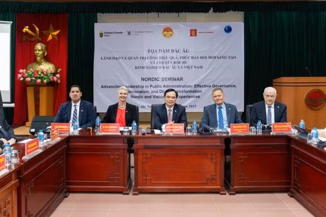 Lors du symposium. Photo : VietnamPlus.