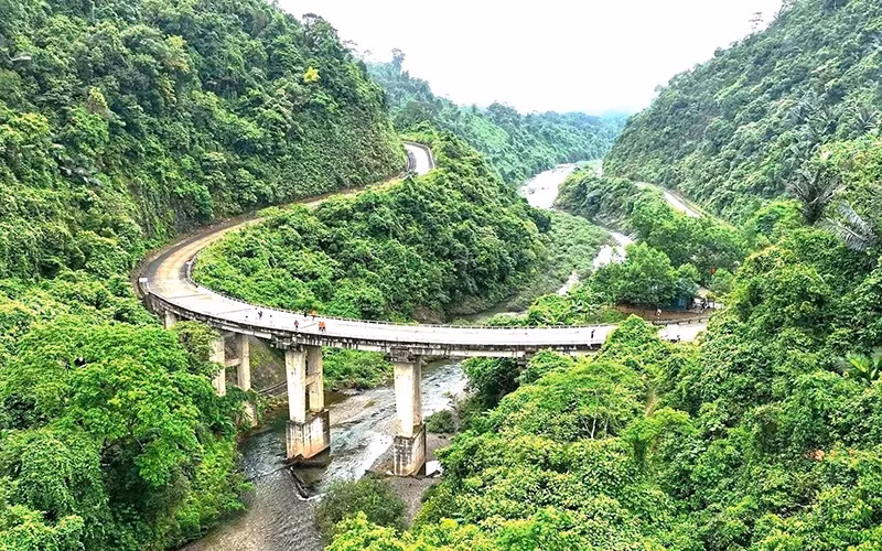 La branche ouest de la route Hô Chi Minh traverse le district de Lê Thuy, province de Quang Binh (au Centre). Photo : nhandan.vn