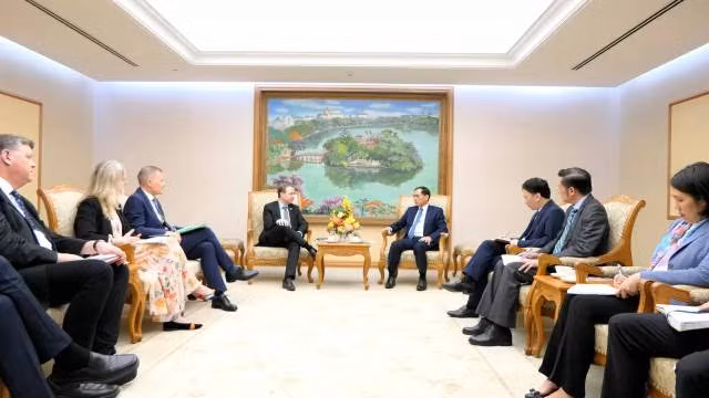 La vue générale de la réception de la délégation de la Commission de politique étrangère du Parlement danois, dirigée par Michael Aastrup Jensen. Photo: baoquocte.vn