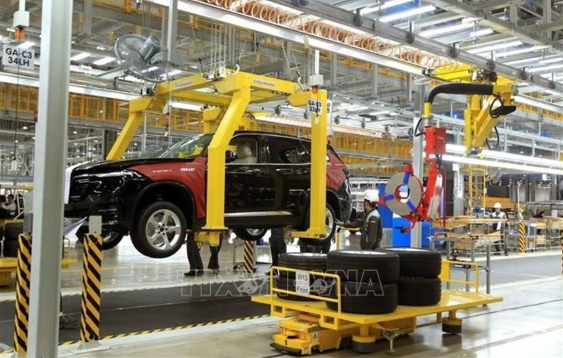 Production automobile à l'usine Vinfast du groupe économique privé Vingroup à Cat Hai, ville de Hai Phong. Photo : VNA.