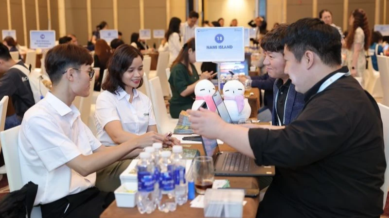 « Korea Travel Mart 2025 » sert le pont pour ouvrir de nombreuses opportunités de coopération stratégique pour l'industrie du tourisme des deux pays. Photo: Office du Tourisme sud-coréen