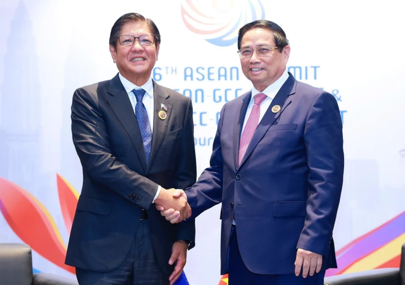 Le Premier ministre Pham Minh Chinh (droite) et le président des Philippines, Ferdinand Romualdez Marcos Jr. Photo: VNA
