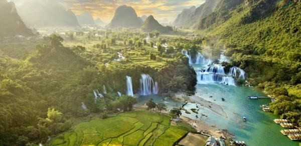 La cascade de Ban Gioc est située dans la commune de Dam Thuy, district de Trung Khanh, province de Cao Bang. Photo : VNA