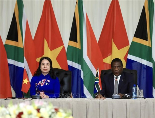 La vice-présidente vietnamienne, Vo Thi Anh Xuan, et son homologue sud-africain, Paul Mashatile. Photo: VNA