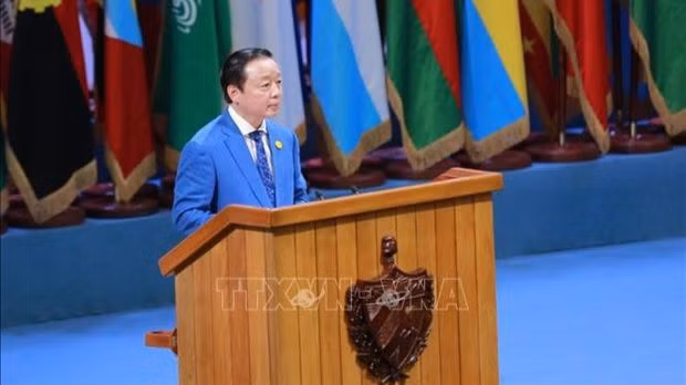 Le vice-Premier ministre Tran Hong Ha prend la parole lors de la séance de débat. Photo : VNA