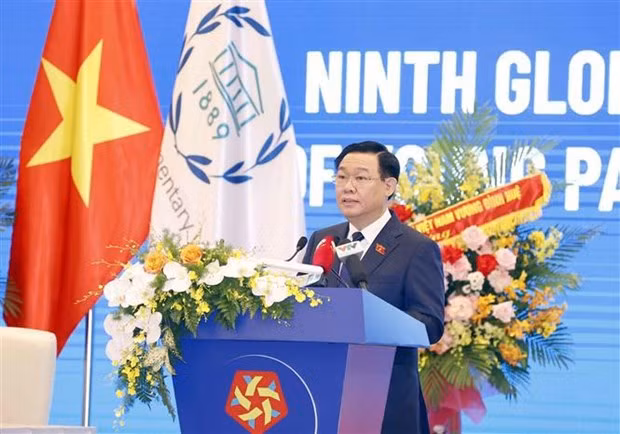 Le président de l’Assemblée nationale du Vietnam Vuong Dinh Huê ouvre la 9e Conférence mondiale des jeunes parlementaires, à Hanoi, le 15 septembre. Photo: VNA