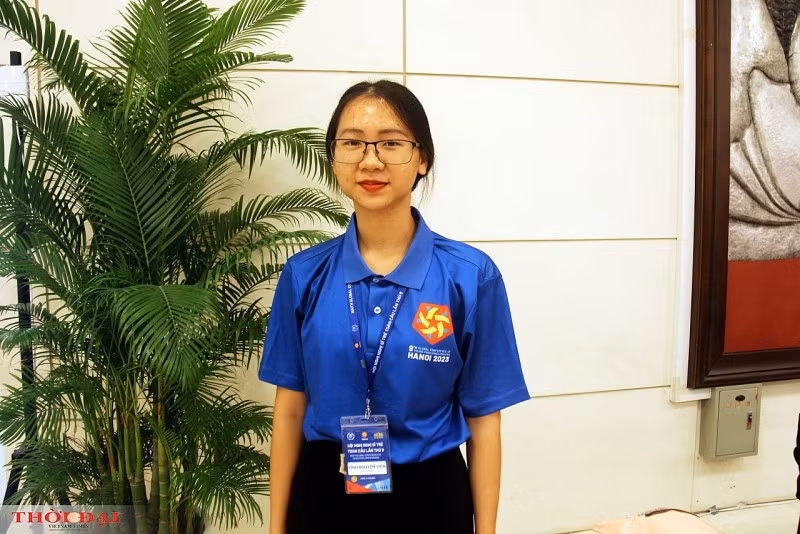 Luong Phuong Thao, étudiante en 2e année de l’école de l’Économie extérieure, agent de liaison de la délégation britannique. Photo: thoidai