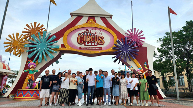 Des touristes à Binh Thuân. Photo: thoidai.com.vn