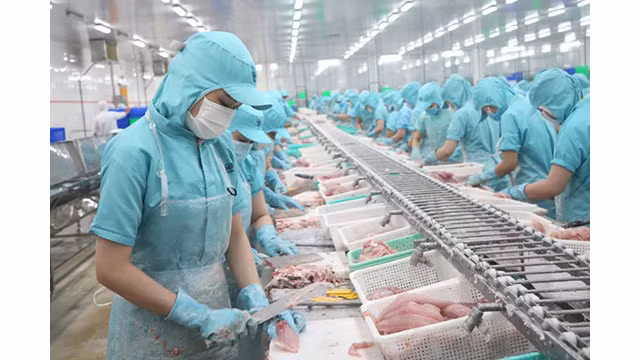 Les produits aquatiques transformés sont l'un des articles que le Cambodge importe du Vietnam. Photo : baodongthap.vn