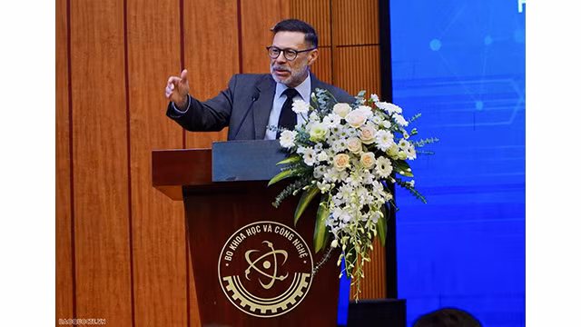 L'ambassadeur australien au Vietnam, Andrew Goledzinowski, s'exprime lors de l'événement. Photo : baoquocte.vn