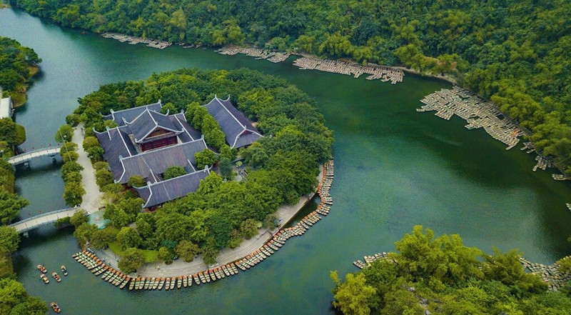 Une vue du complexe paysager de Tràng An à Ninh Binh. Photo : VNA 